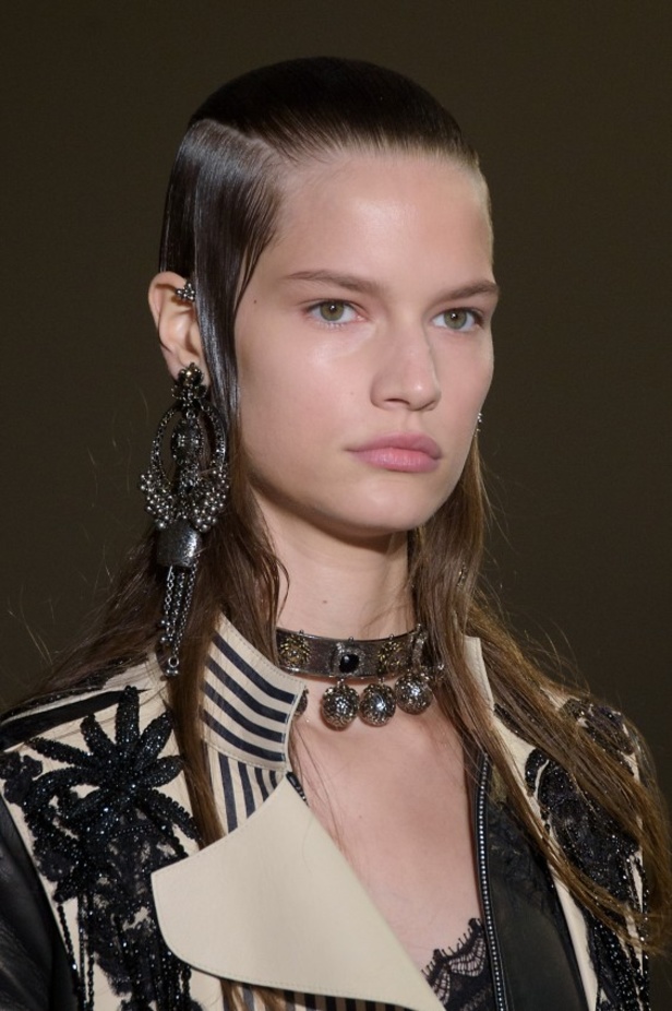 مجموعة “الكسندر مكوين” لموسم ربيع وصيف 2017