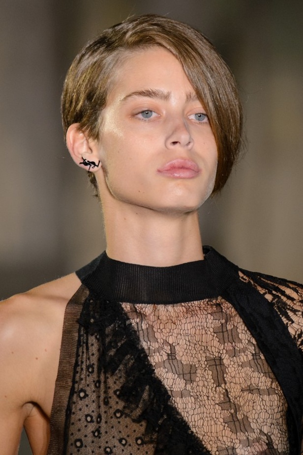 مجموعة “سان لوران” لموسم ربيع وصيف 2017 