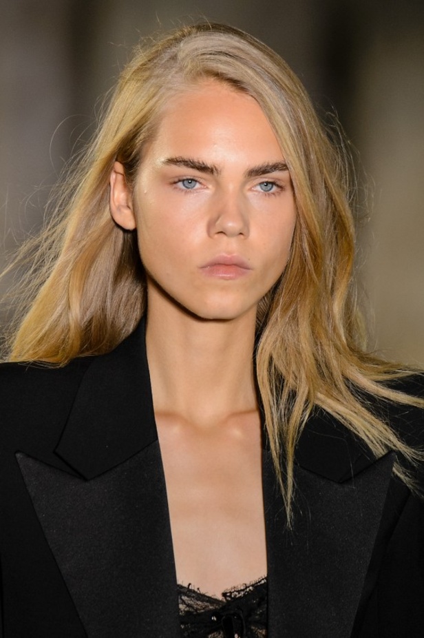 مجموعة “سان لوران” لموسم ربيع وصيف 2017 