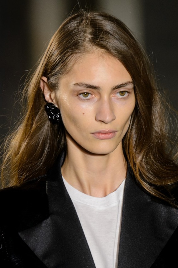 مجموعة “سان لوران” لموسم ربيع وصيف 2017 