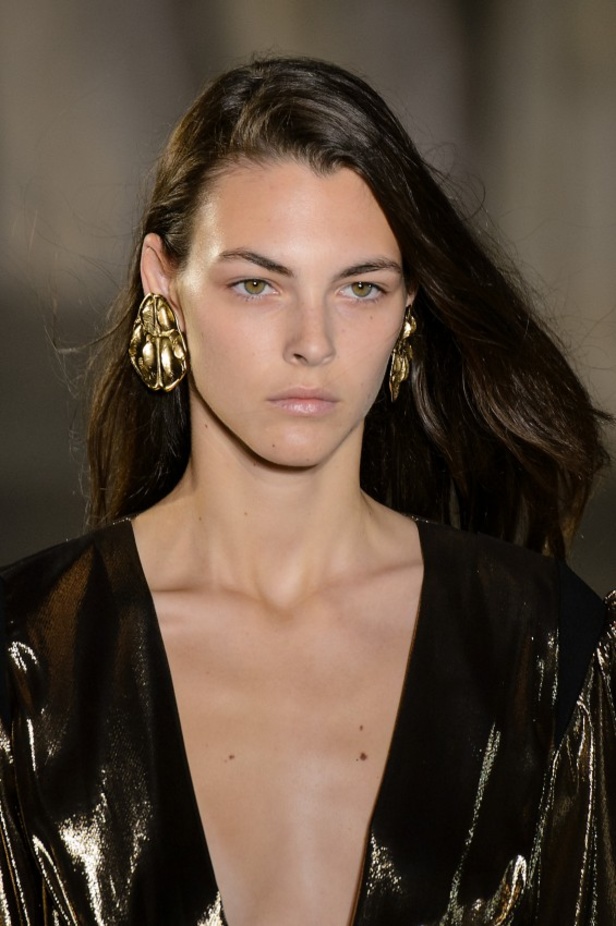 مجموعة “سان لوران” لموسم ربيع وصيف 2017 