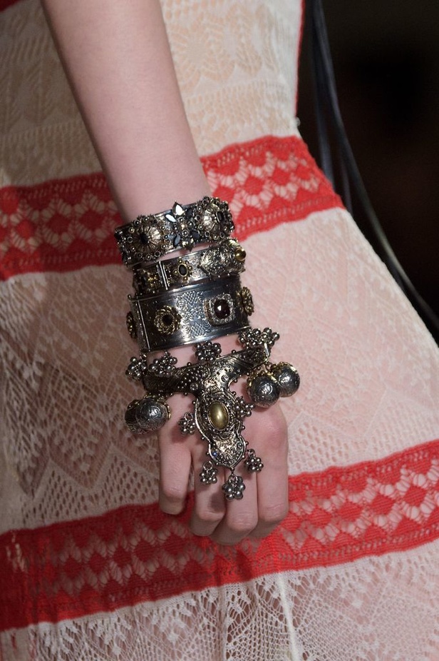 مجموعة “الكسندر مكوين” لموسم ربيع وصيف 2017