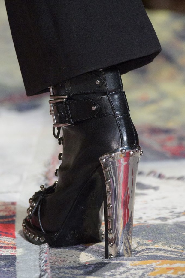 مجموعة “الكسندر مكوين” لموسم ربيع وصيف 2017