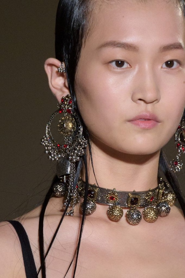 مجموعة “الكسندر مكوين” لموسم ربيع وصيف 2017