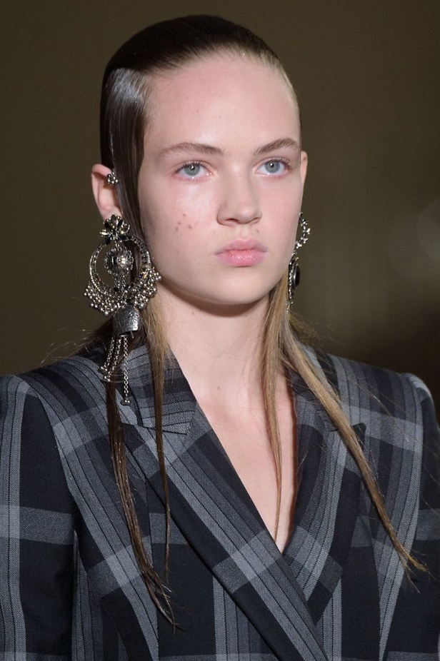 مجموعة “الكسندر مكوين” لموسم ربيع وصيف 2017