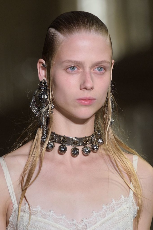 مجموعة “الكسندر مكوين” لموسم ربيع وصيف 2017