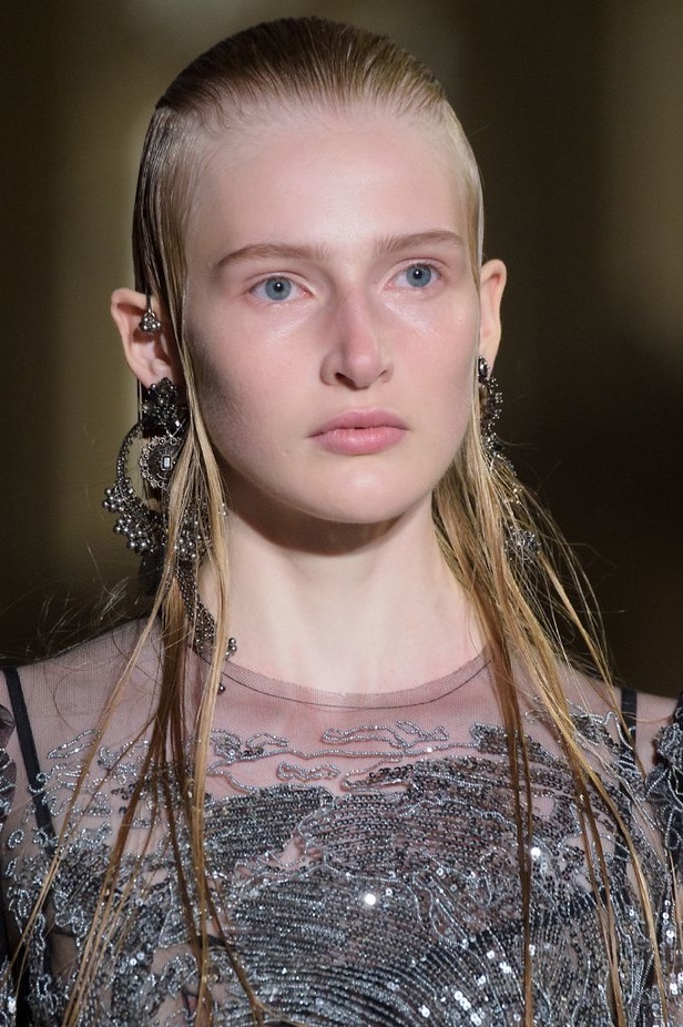 مجموعة “الكسندر مكوين” لموسم ربيع وصيف 2017