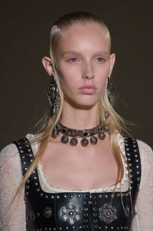 مجموعة “الكسندر مكوين” لموسم ربيع وصيف 2017