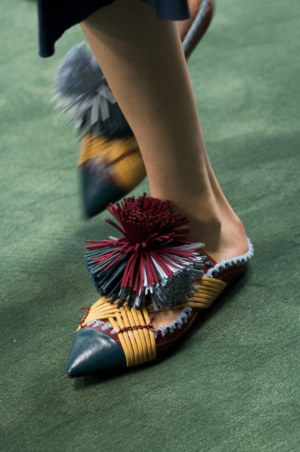 عرض أزياء Carven للأزياء الجاهزة لربيع وصيف 2018 !