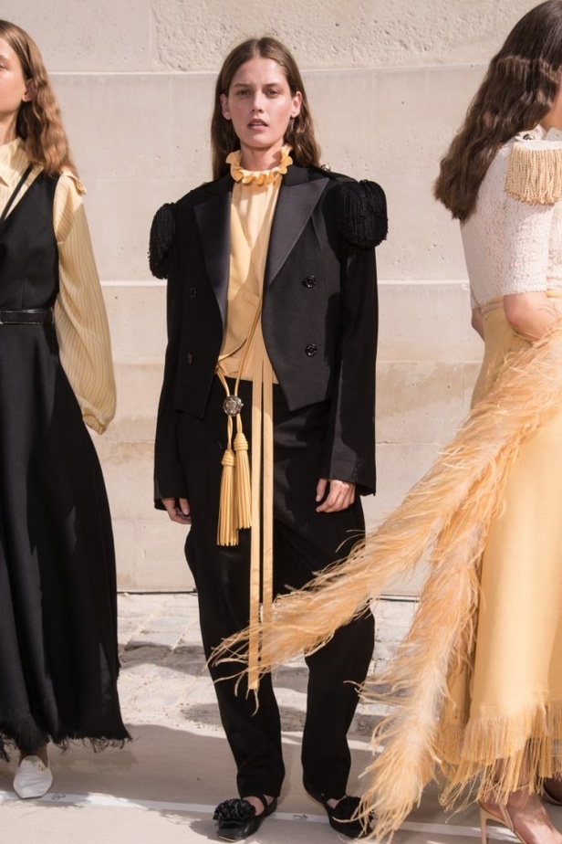 عرض أزياء Nina Ricci لموسم ربيع وصيف ٢٠١٨ !