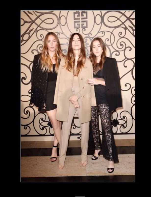 الكلاسيكية في مجموعة Givenchy لربيع وصيف 2018 في باريس