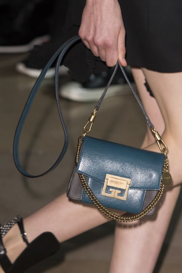 الكلاسيكية في مجموعة Givenchy لربيع وصيف 2018 في باريس