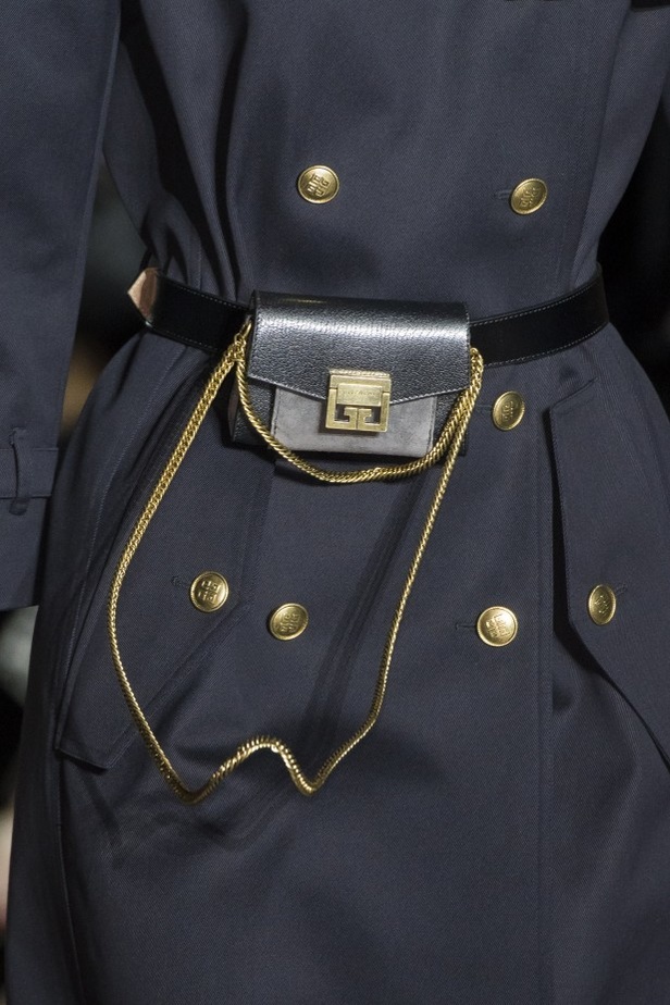 الكلاسيكية في مجموعة Givenchy لربيع وصيف 2018 في باريس