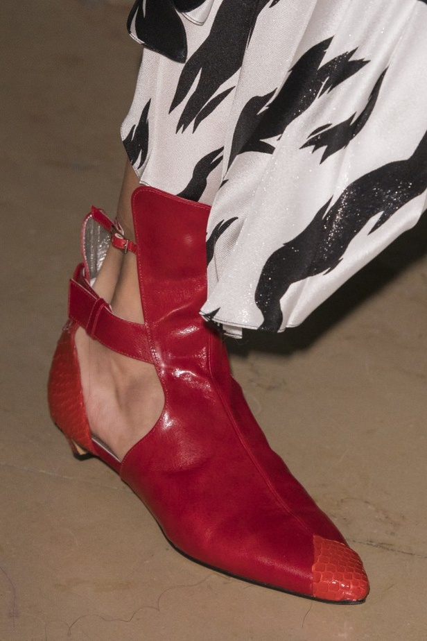 الكلاسيكية في مجموعة Givenchy لربيع وصيف 2018 في باريس