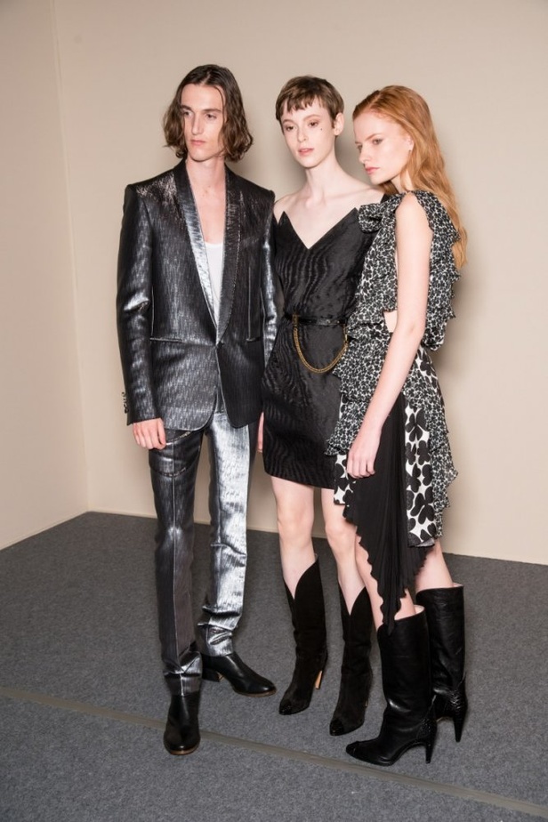 الكلاسيكية في مجموعة Givenchy لربيع وصيف 2018 في باريس