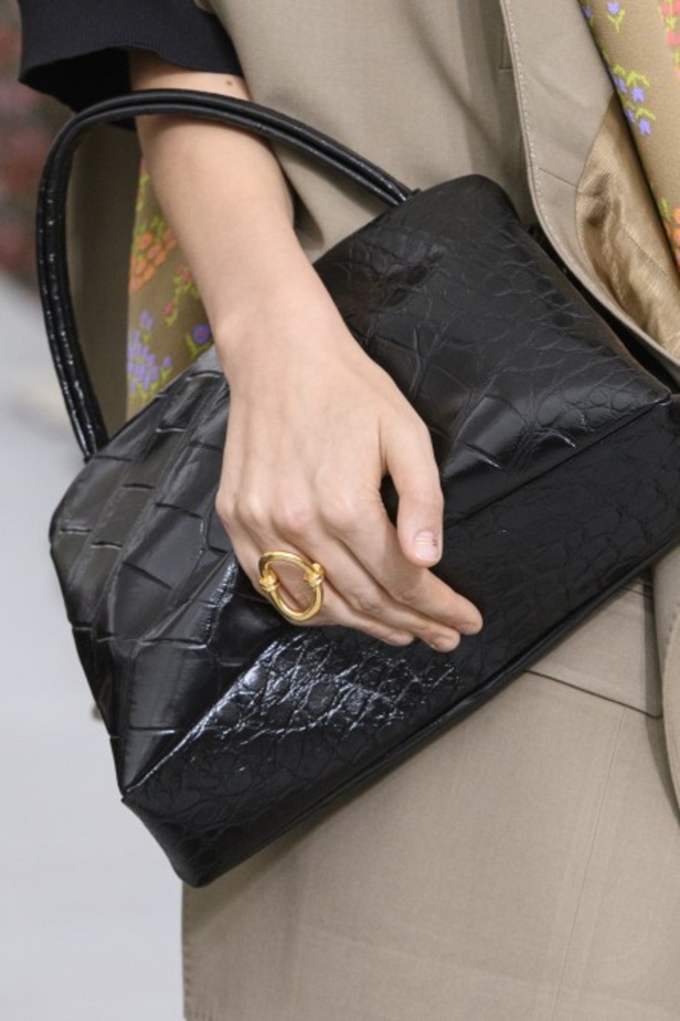 مجموعة Celine للأزياء الجاهزة لربيع وصيف 2018 !