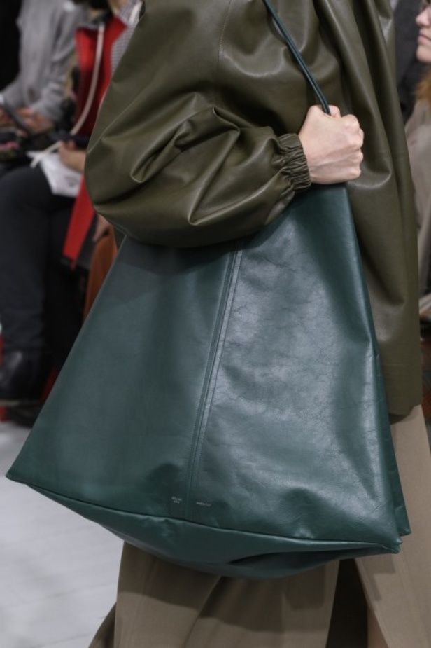 مجموعة Celine للأزياء الجاهزة لربيع وصيف 2018 !