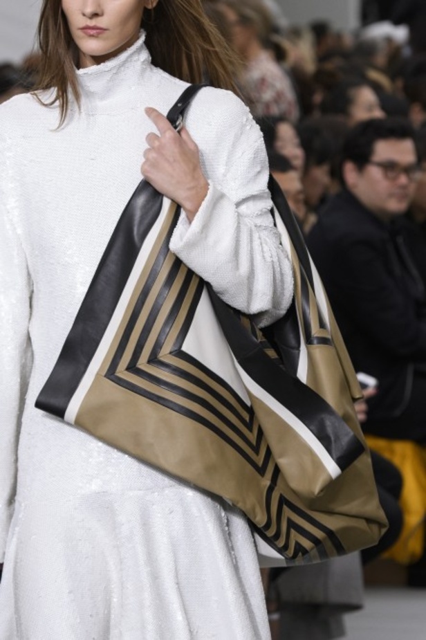 مجموعة Celine للأزياء الجاهزة لربيع وصيف 2018 !