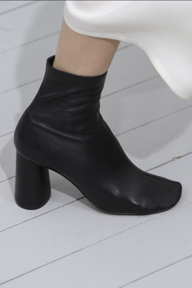 مجموعة Celine للأزياء الجاهزة لربيع وصيف 2018 !