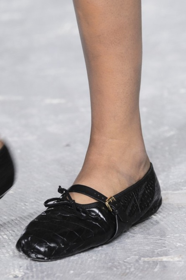 مجموعة Giambattista Valli لربيع وصيف 2018