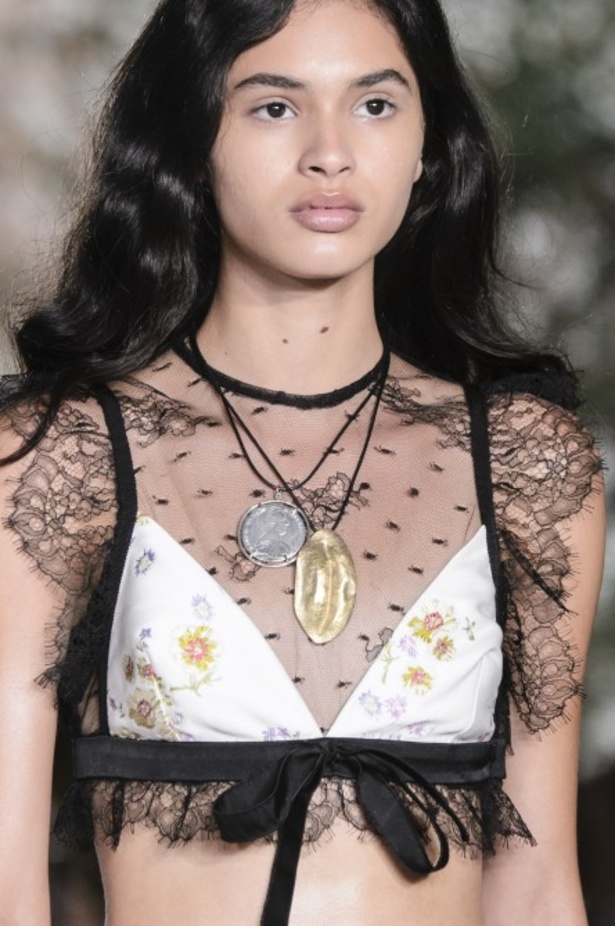 مجموعة Giambattista Valli لربيع وصيف 2018