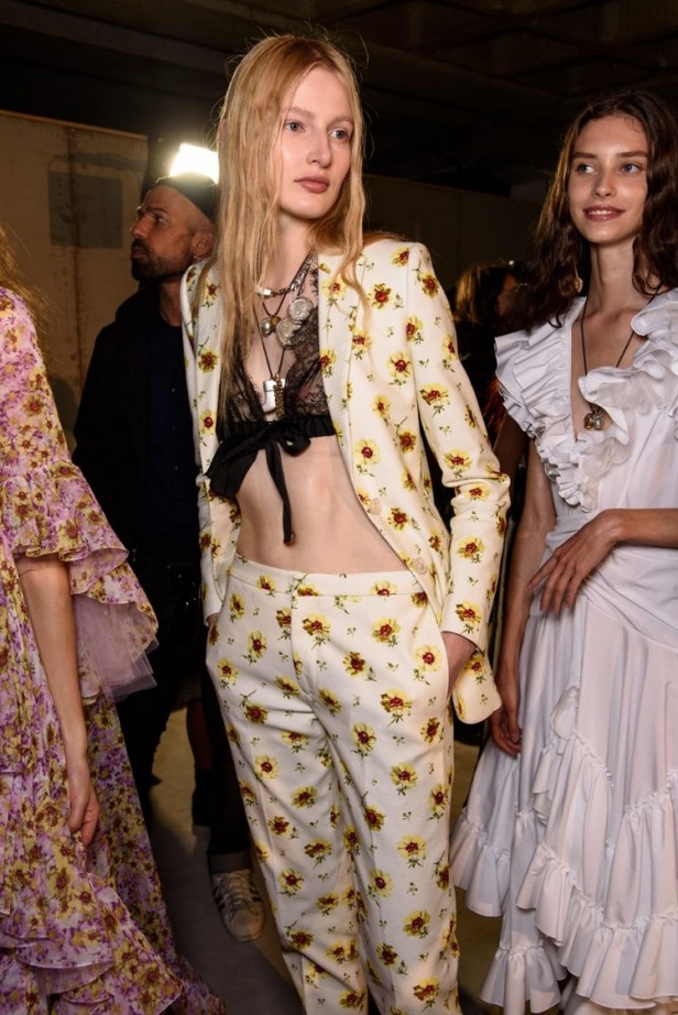 مجموعة Giambattista Valli لربيع وصيف 2018