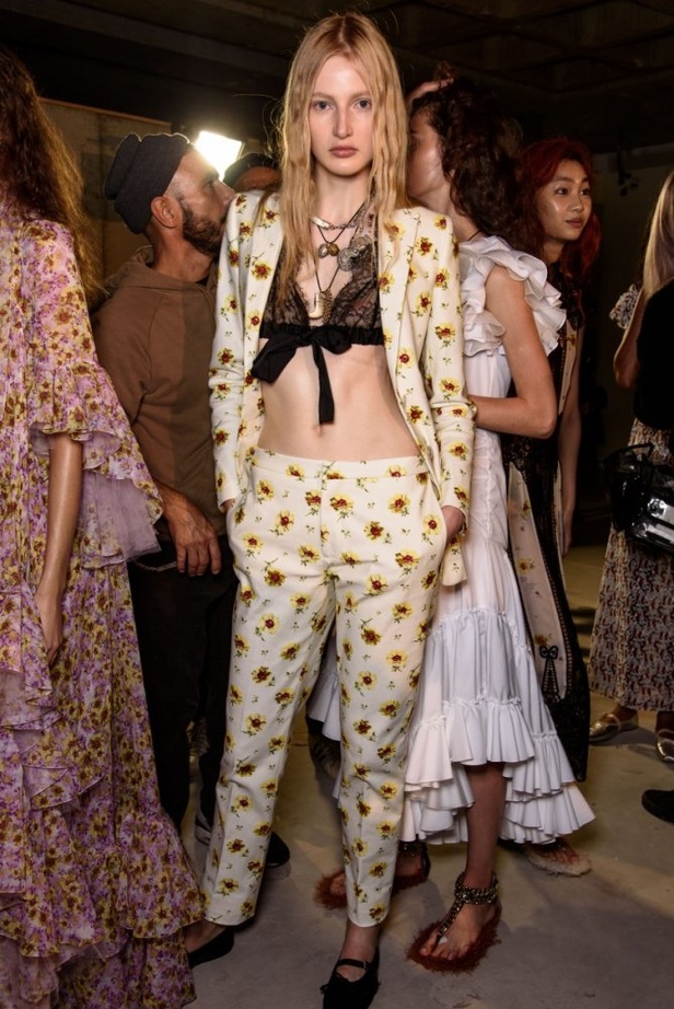 مجموعة Giambattista Valli لربيع وصيف 2018