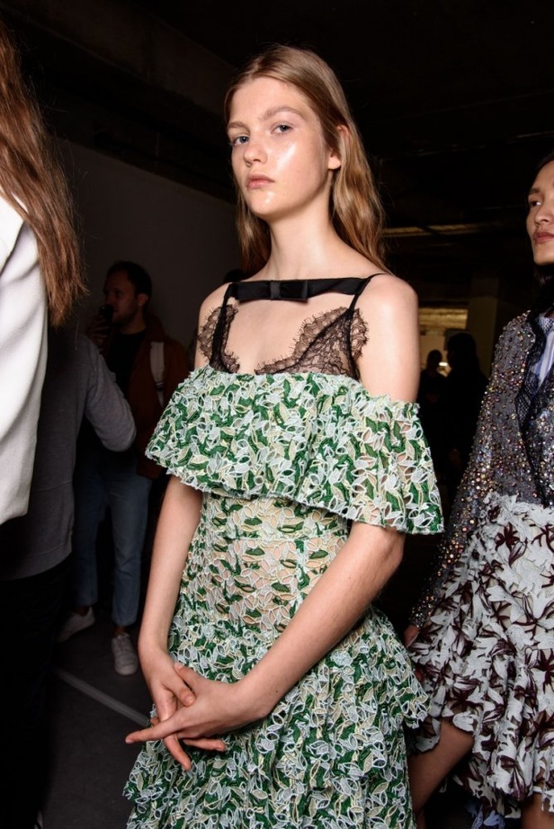 مجموعة Giambattista Valli لربيع وصيف 2018