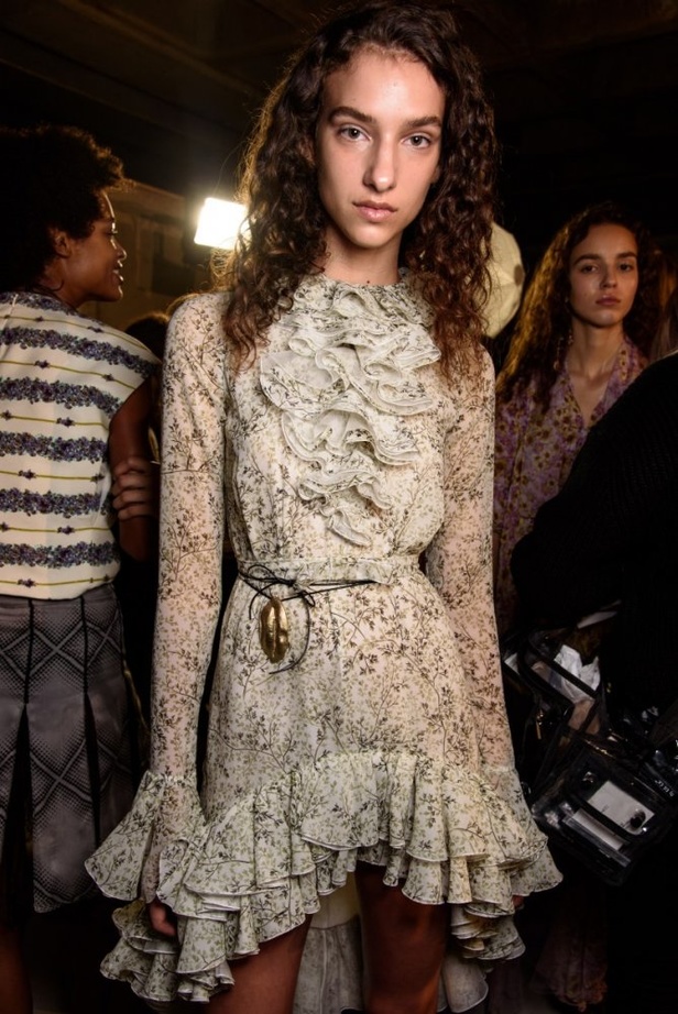 مجموعة Giambattista Valli لربيع وصيف 2018