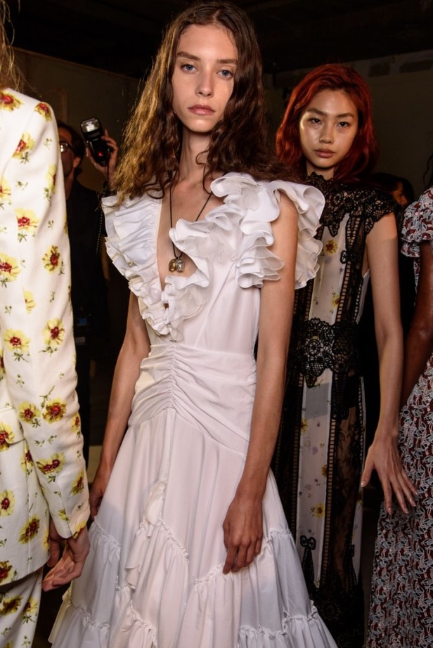 مجموعة Giambattista Valli لربيع وصيف 2018