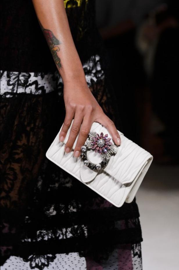 ابتكار وإبداع ضمن مجموعة ميو ميو لموسم ربيع وصيف 2018