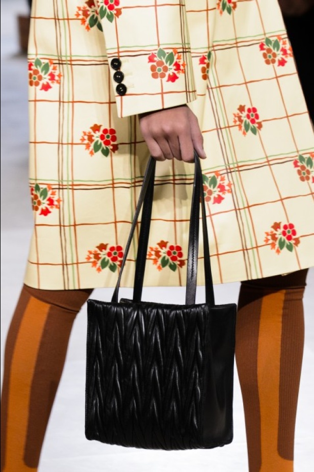 ابتكار وإبداع ضمن مجموعة ميو ميو لموسم ربيع وصيف 2018