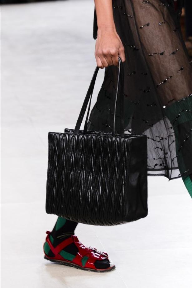 ابتكار وإبداع ضمن مجموعة ميو ميو لموسم ربيع وصيف 2018