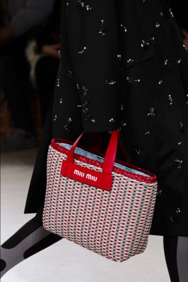 ابتكار وإبداع ضمن مجموعة ميو ميو لموسم ربيع وصيف 2018