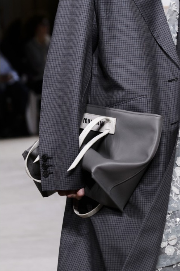 ابتكار وإبداع ضمن مجموعة ميو ميو لموسم ربيع وصيف 2018