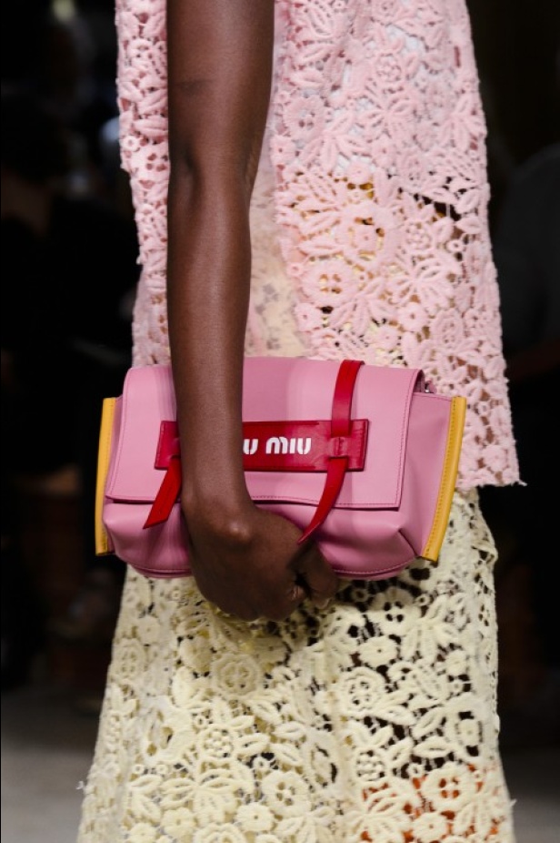 ابتكار وإبداع ضمن مجموعة ميو ميو لموسم ربيع وصيف 2018