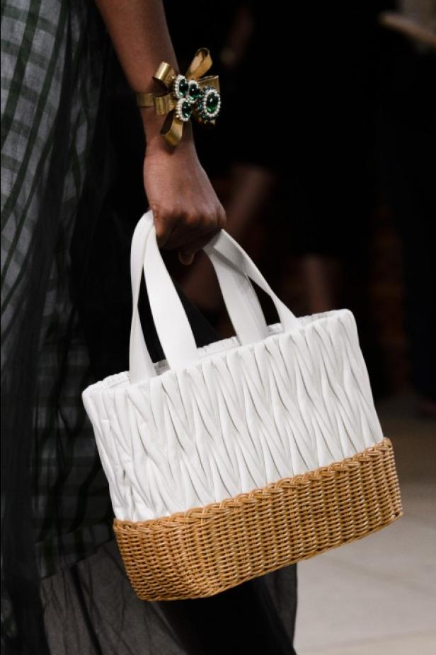 ابتكار وإبداع ضمن مجموعة ميو ميو لموسم ربيع وصيف 2018