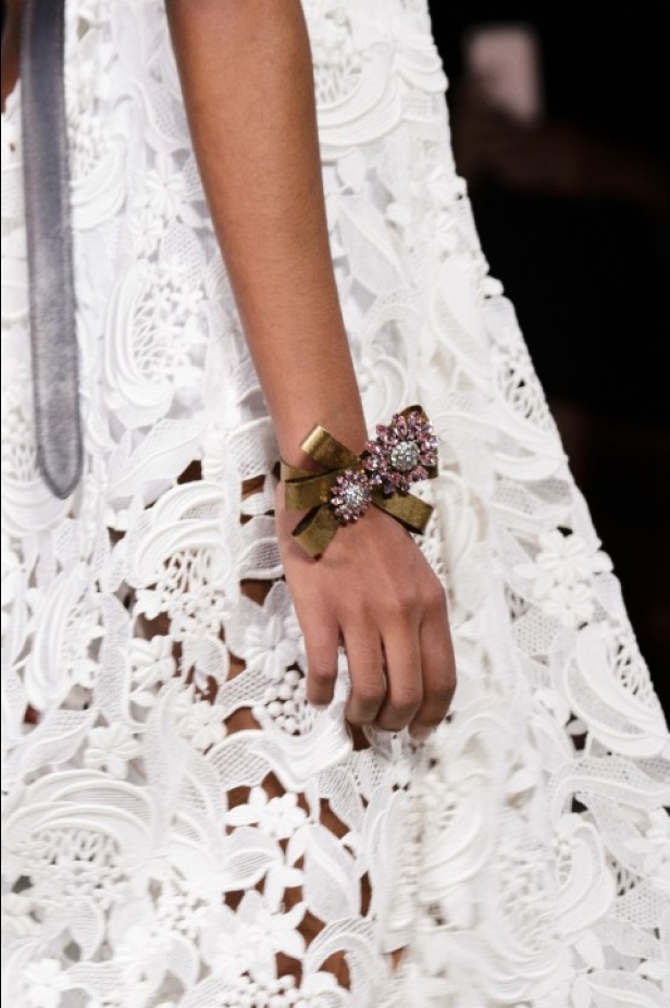 ابتكار وإبداع ضمن مجموعة ميو ميو لموسم ربيع وصيف 2018