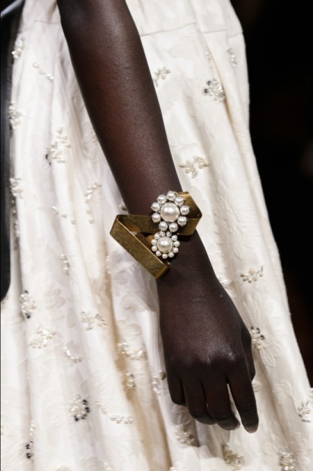 ابتكار وإبداع ضمن مجموعة ميو ميو لموسم ربيع وصيف 2018