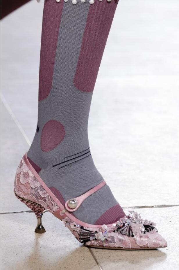 ابتكار وإبداع ضمن مجموعة ميو ميو لموسم ربيع وصيف 2018