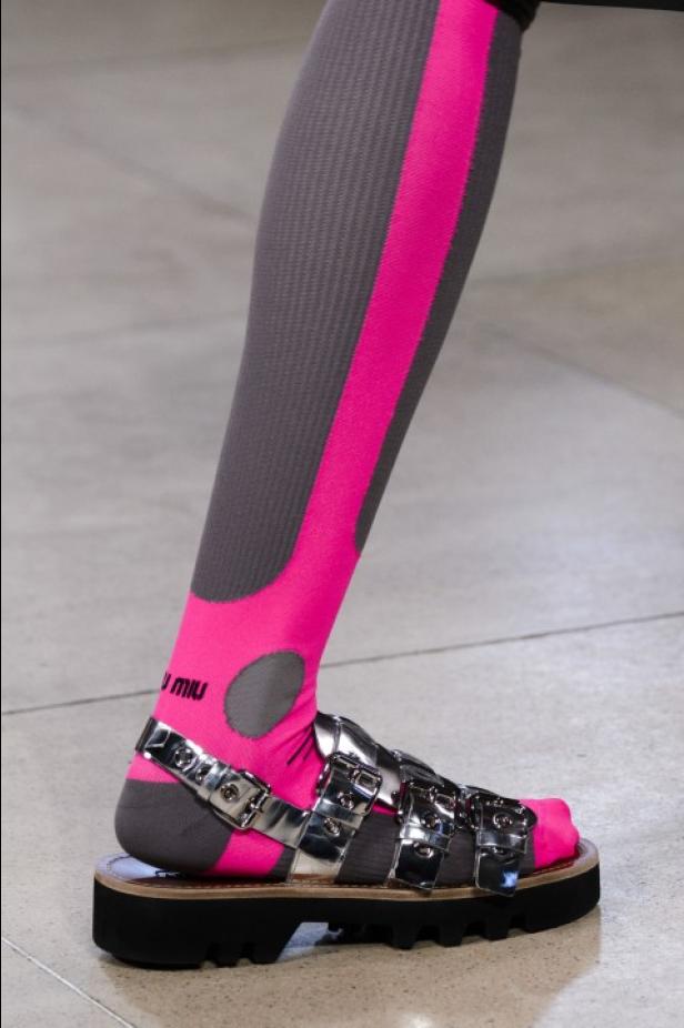 ابتكار وإبداع ضمن مجموعة ميو ميو لموسم ربيع وصيف 2018