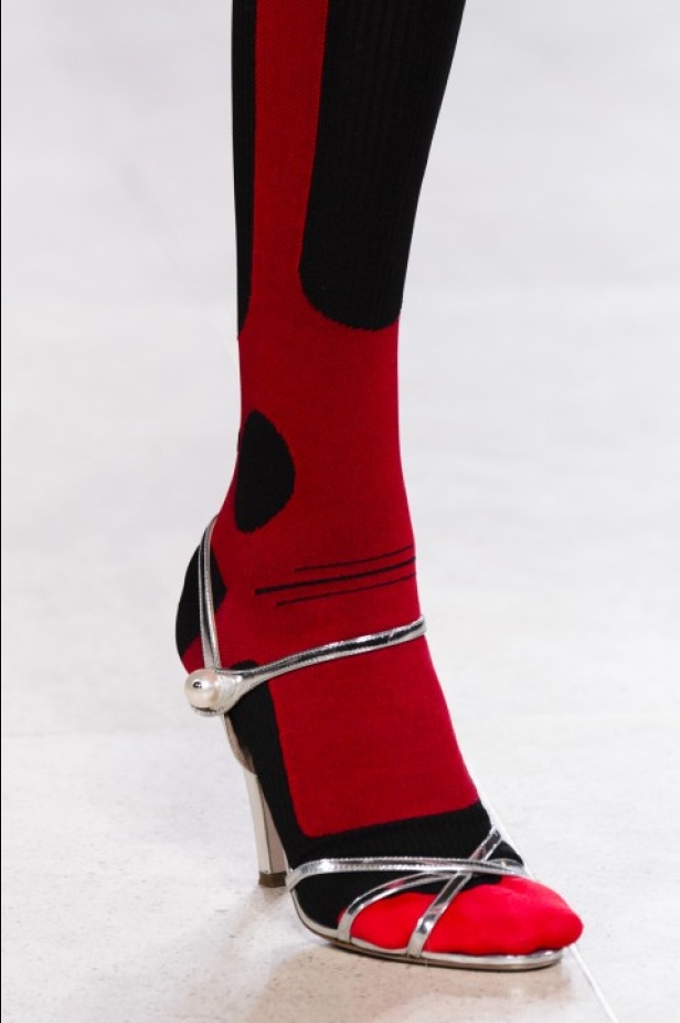 ابتكار وإبداع ضمن مجموعة ميو ميو لموسم ربيع وصيف 2018