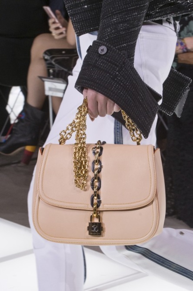 مجموعة لوي فيتون تختم أسبوع الموضة الباريسي