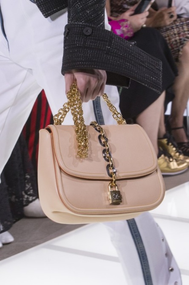 مجموعة لوي فيتون تختم أسبوع الموضة الباريسي