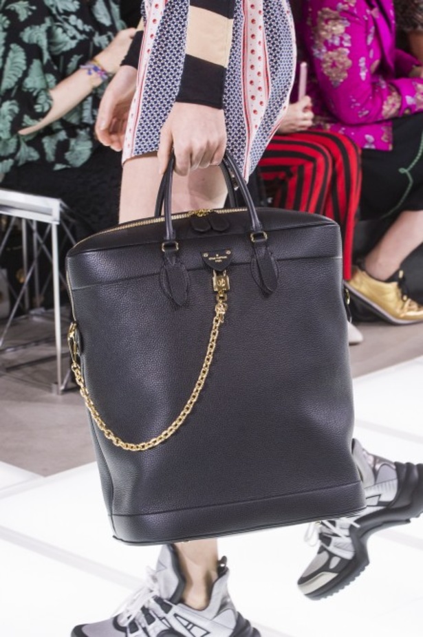 مجموعة لوي فيتون تختم أسبوع الموضة الباريسي