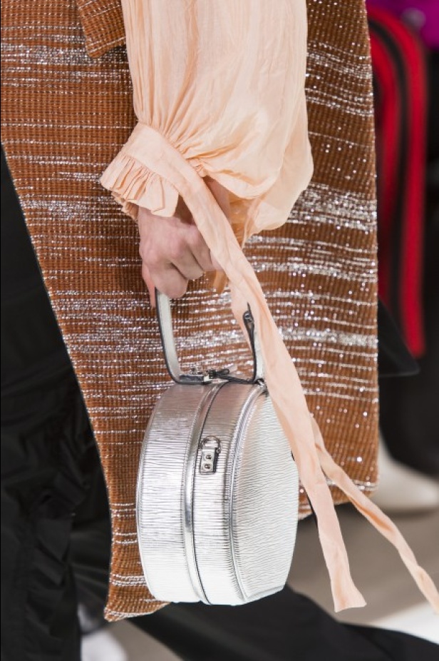 مجموعة لوي فيتون تختم أسبوع الموضة الباريسي