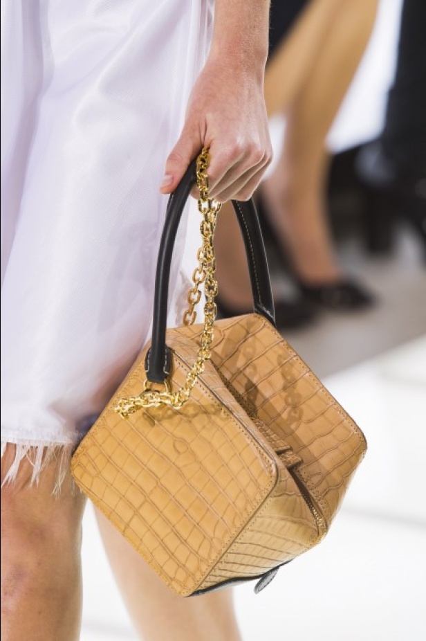 مجموعة لوي فيتون تختم أسبوع الموضة الباريسي