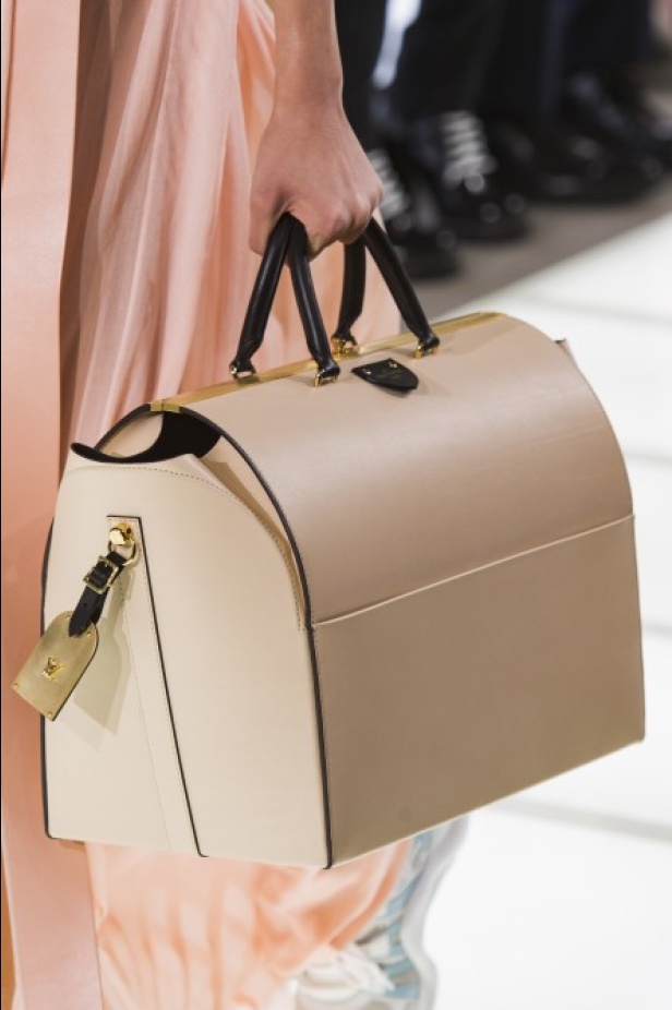 مجموعة لوي فيتون تختم أسبوع الموضة الباريسي