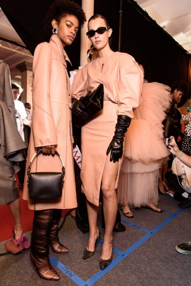 مجموعة أزياء اوف وايت لربيع ٢٠١٨