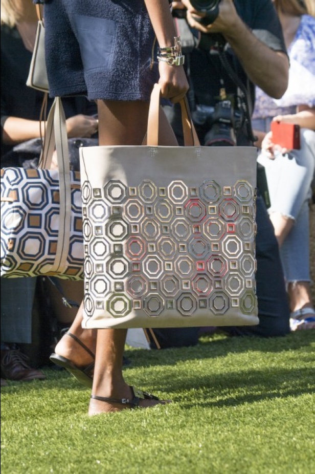 مجموعة دار "توري بورتش" لموسم ربيع وصيف 2018